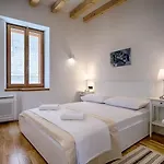Glorija Apartman *